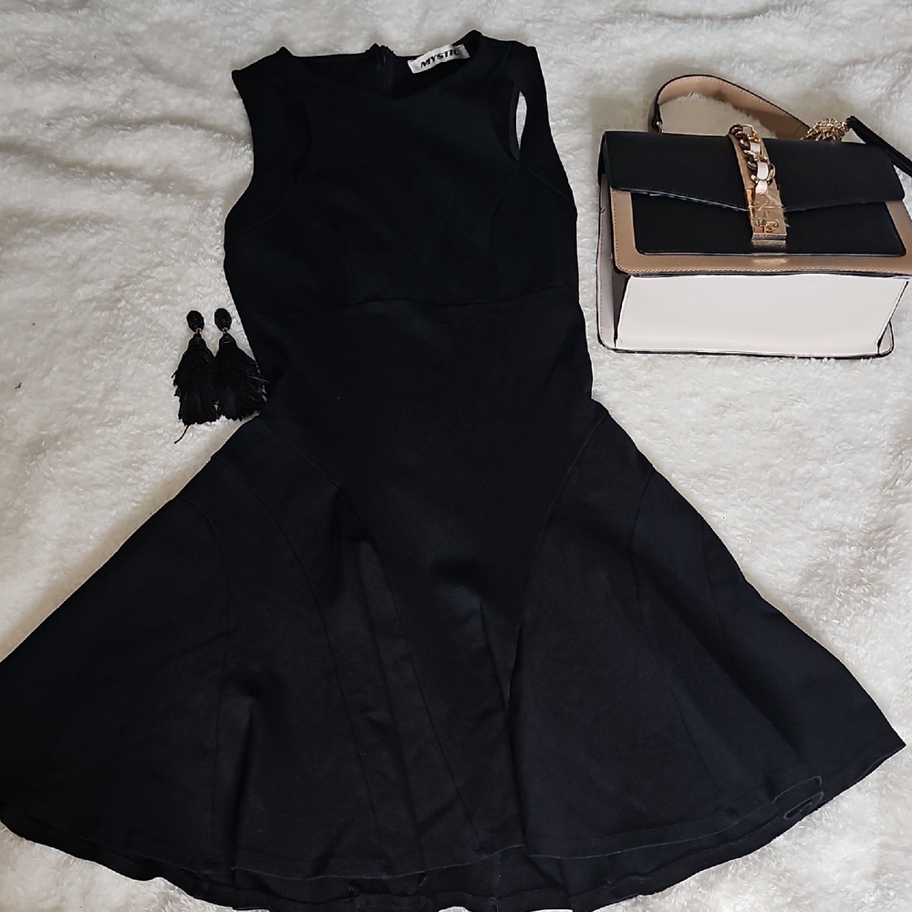 MYSTIC Elegant Black Sleeveless Dress